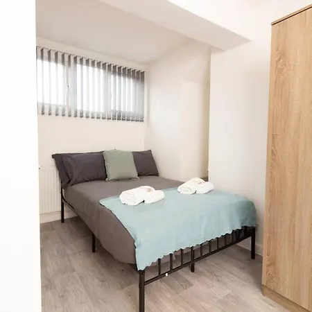 Apartment 5 - Refurbished In A Shared House Sheffield