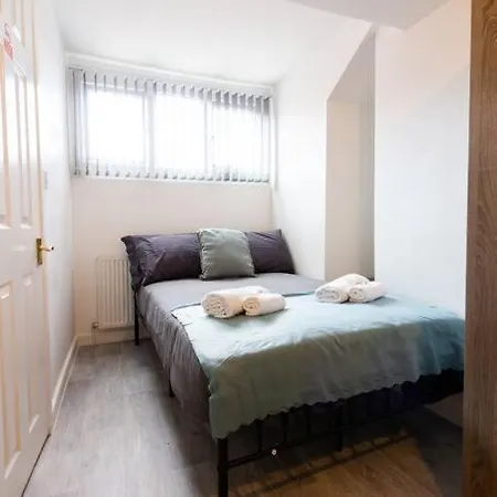 5 - Refurbished In A Shared House Apartment