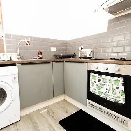 Apartment 5 - Refurbished In A Shared House